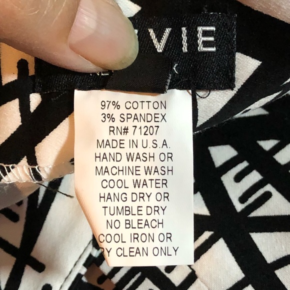 Black & White Graphic Ankle Pants Size 8 - Picture 6 of 7